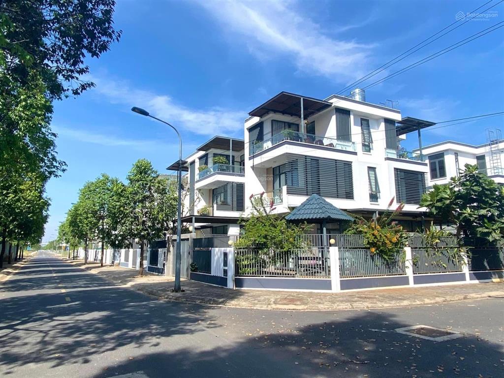 Căn góc biệt thự đẹp tại khu đô thị mới đông tăng long, 13,8tỷ, 155.5m2, view đẹp, hot!