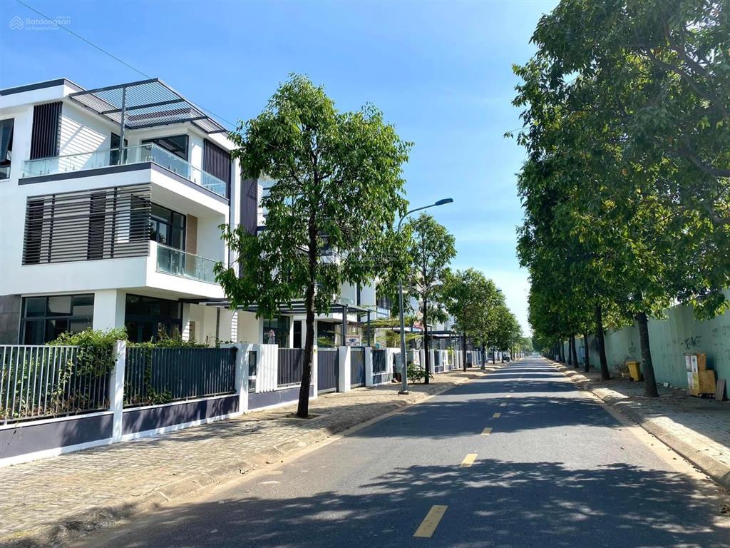 Căn góc biệt thự đẹp tại khu đô thị mới đông tăng long, 13,8tỷ, 155.5m2, view đẹp, hot!