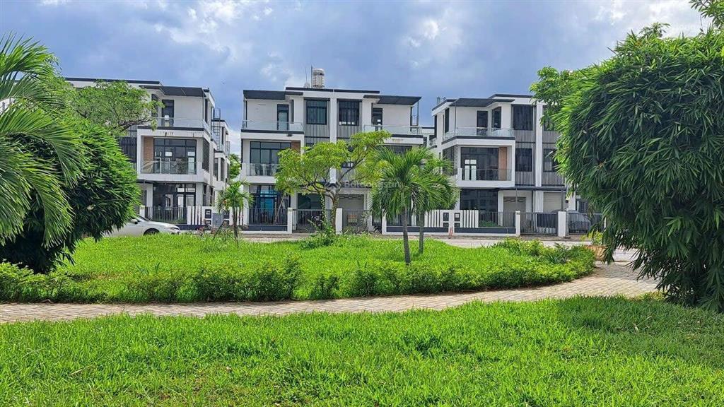 Căn góc biệt thự đẹp tại khu đô thị mới đông tăng long, 13,8tỷ, 155.5m2, view đẹp, hot!