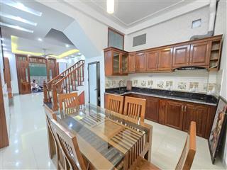 Bán nhà thượng thanh  việt hưng. diện tích 61m2 dân xây. 4 phòng ngủ, trước nhà sân rộng 3,6m