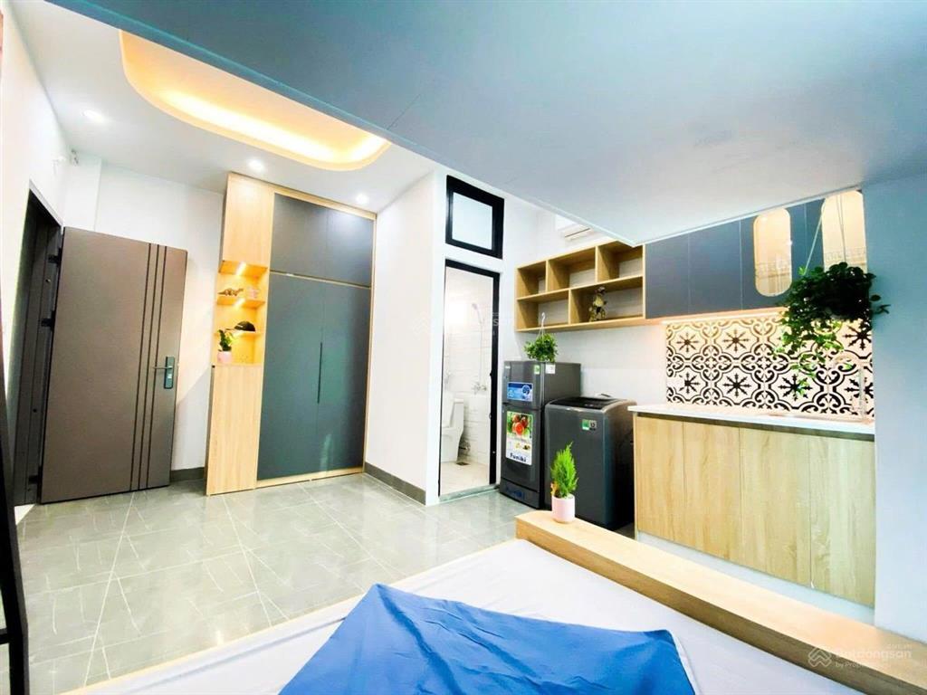 Bán toàn nhà mặt phố trần phú hà đông 140m2 7 tầng 42 phòng cho thuê doanh thu 180tr/ tháng