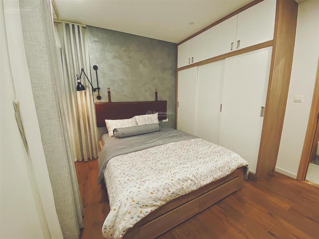 Cho thuê căn hộ 2 phòng ngủ 61m2 căn góc, nhà sạch sẽ, thoáng mát, nhận nhà ngay.  0919 961 ***