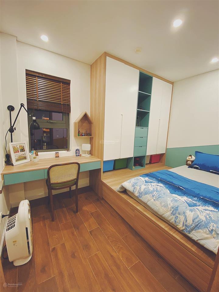 Cho thuê căn hộ 2 phòng ngủ 61m2 căn góc, nhà sạch sẽ, thoáng mát, nhận nhà ngay.  0919 961 ***