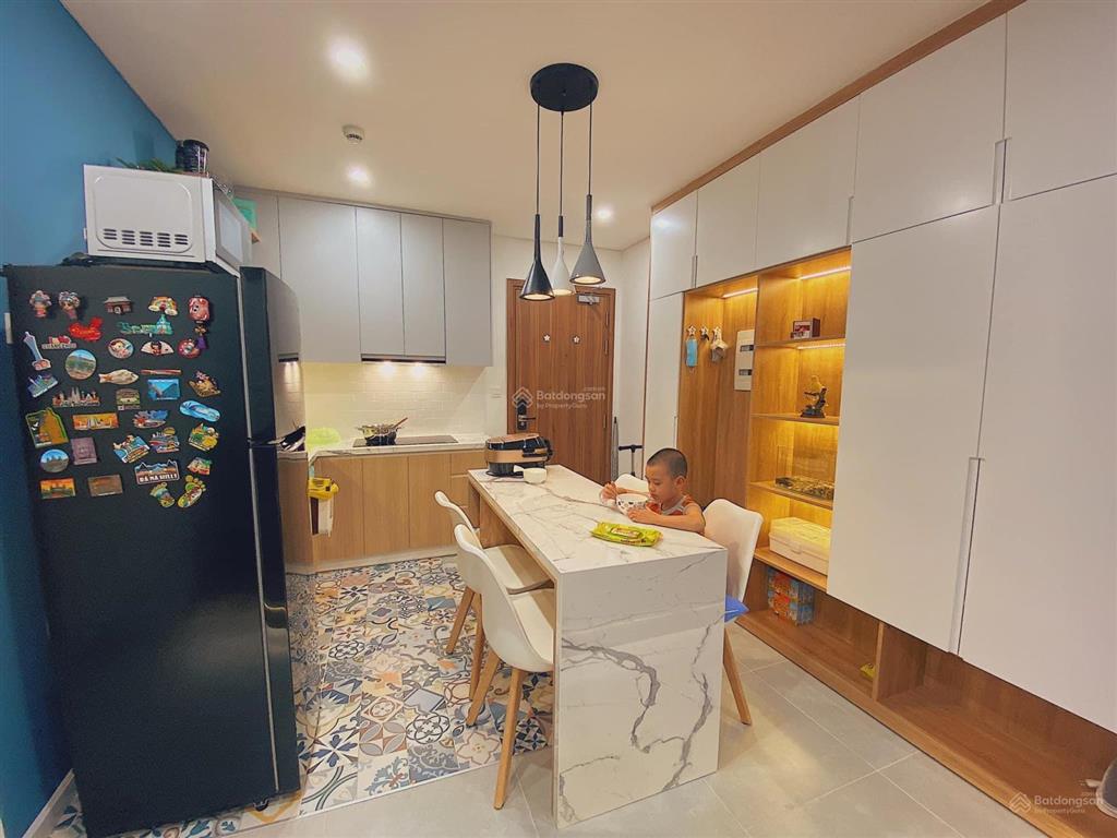 Cho thuê căn hộ 2 phòng ngủ 61m2 căn góc, nhà sạch sẽ, thoáng mát, nhận nhà ngay.  0919 961 ***