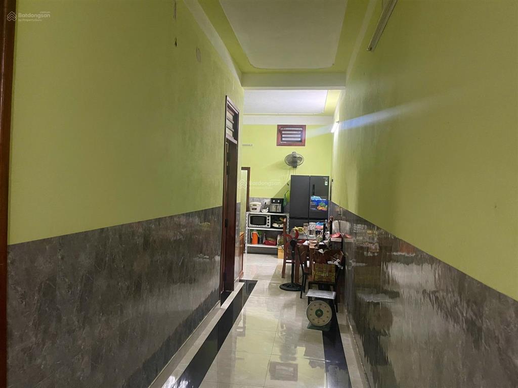 Nhà từ dân xây kiên cố kiệt an ninh. cách đường nguyễn hoàng 200m.