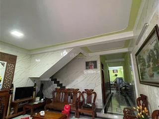 Nhà từ dân xây kiên cố kiệt an ninh. cách đường nguyễn hoàng 200m.