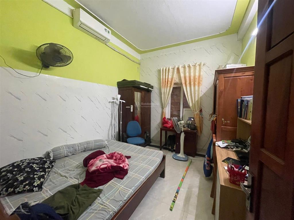 Nhà từ dân xây kiên cố kiệt an ninh. cách đường nguyễn hoàng 200m.