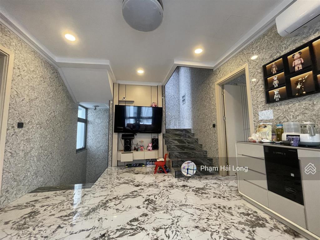 Chính chủ cần bán gấp căn biệt thự villa đối diện hồ công viên, vị trí đẹp hiếm có