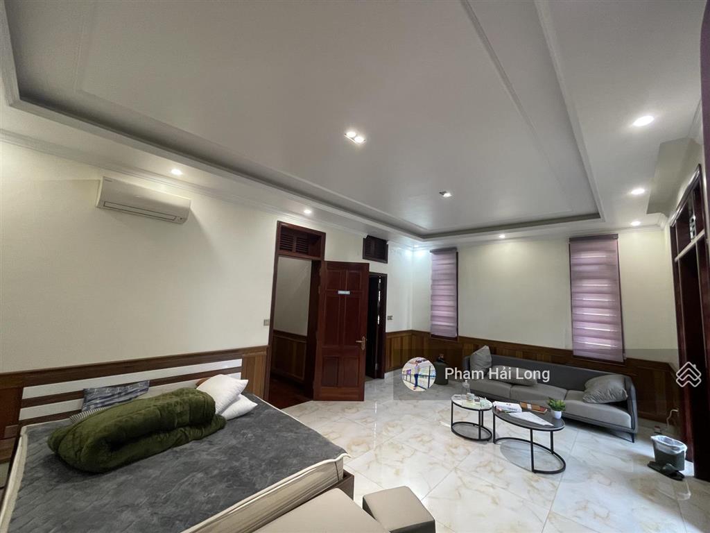 Chính chủ cần bán gấp căn biệt thự villa đối diện hồ công viên, vị trí đẹp hiếm có