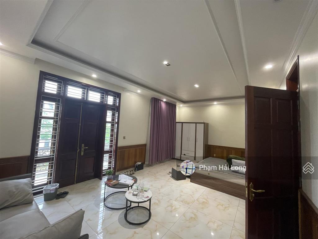 Chính chủ cần bán gấp căn biệt thự villa đối diện hồ công viên, vị trí đẹp hiếm có