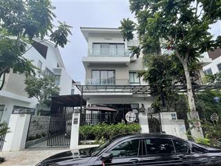 Chính chủ cần bán gấp căn biệt thự villa đối diện hồ công viên, vị trí đẹp hiếm có