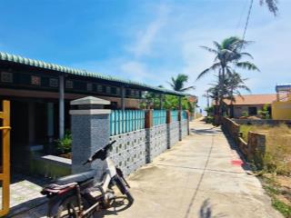 Cần bán căn nhà của dân bản địa, sát biển 50m. gần sân bay 8km. giá rẻ nhất khu vực