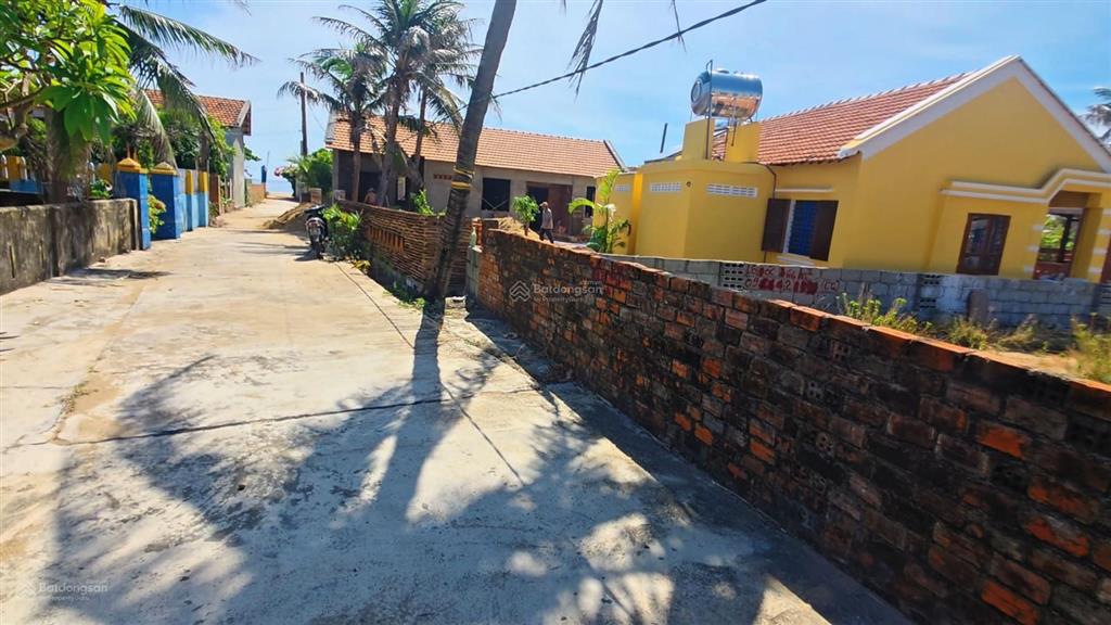 Cần bán lô đất sát biển 50m. 364m2, gần sân bay tuy hòa 7km