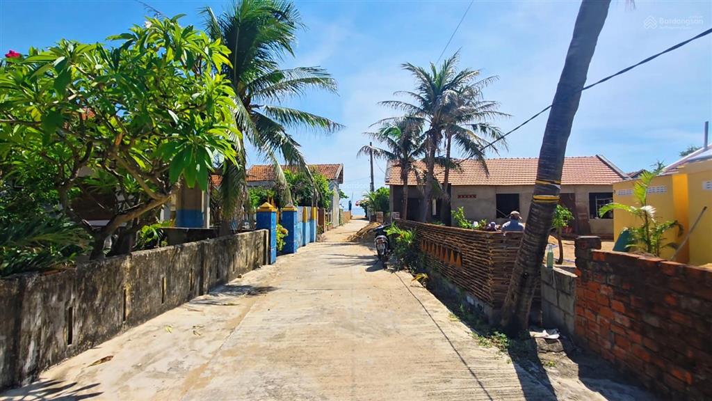 Cần bán lô đất sát biển 50m. 364m2, gần sân bay tuy hòa 7km