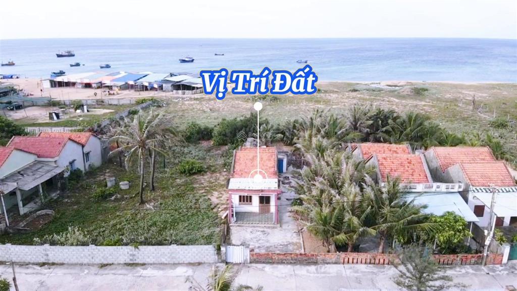 Bán căn nhà 339m² mặt sát biển làng chài lò 1, cách sân bay chỉ 7km