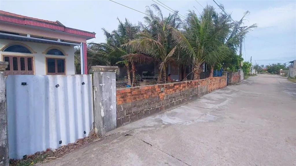 Bán căn nhà 339m² mặt sát biển làng chài lò 1, cách sân bay chỉ 7km