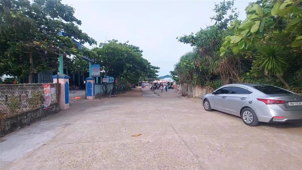 Bán căn nhà 339m² mặt sát biển làng chài lò 1, cách sân bay chỉ 7km