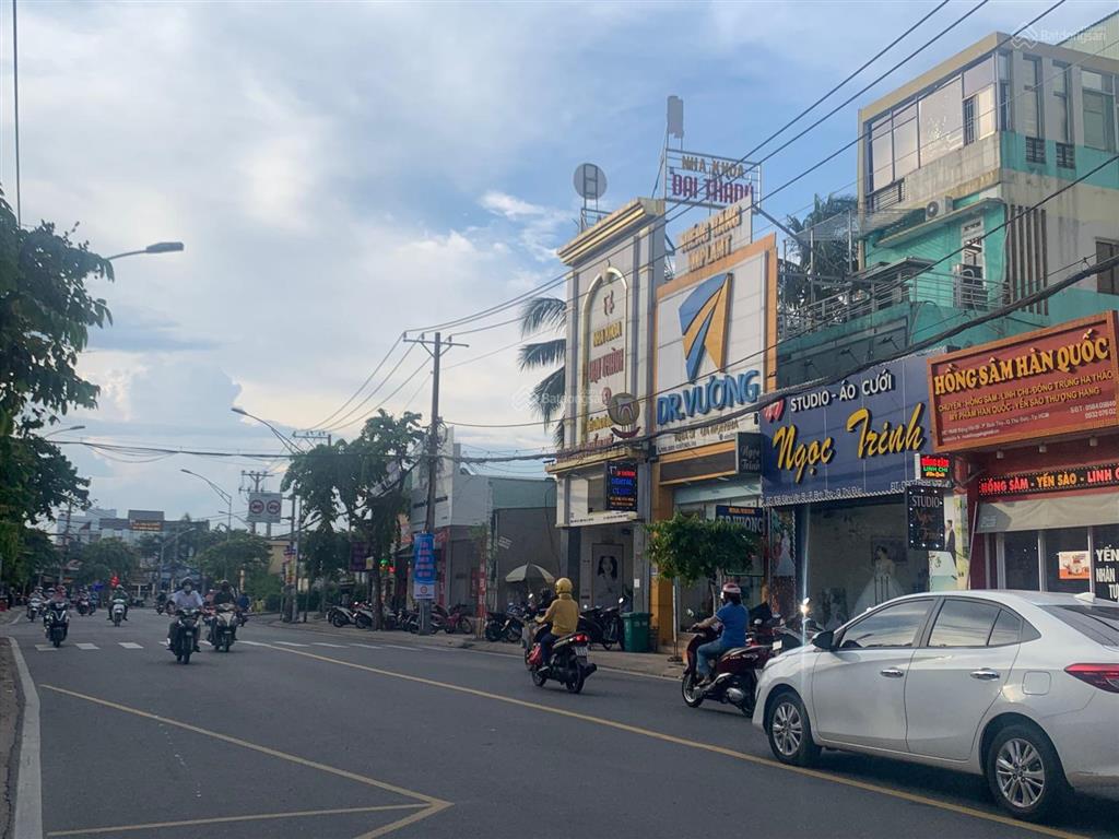 Góc 2 mặt tiền đặng văn bi, 6x23m=166m2 gần ngân hàng, đang cho thuê 50 triệu/tháng. giá 23 tỷ tl
