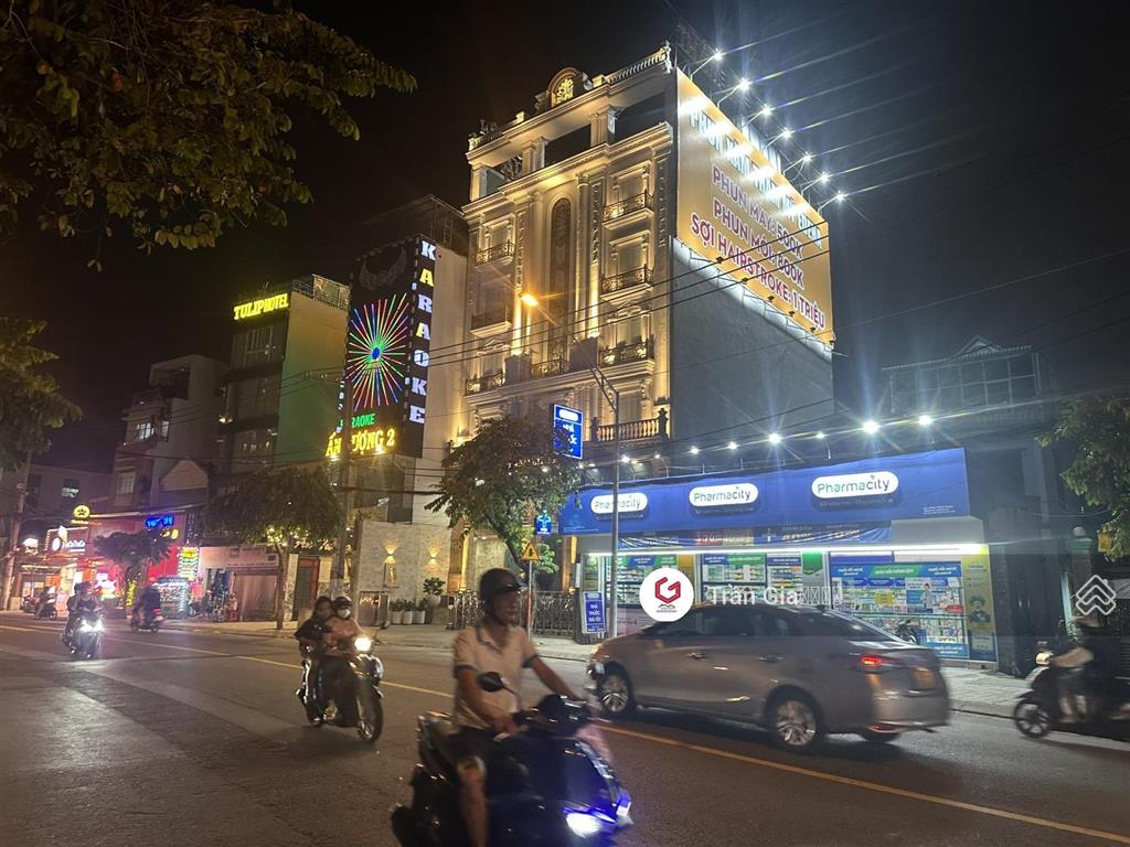 Căn góc 9x22=200m2 khuôn viên 2 mặt tiền đặng văn bi, đang có hợp đồng 130 triệu/tháng. giá 40 tỷ