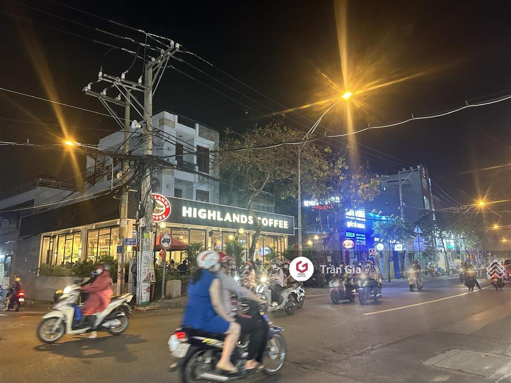 Căn góc 9x22=200m2 khuôn viên 2 mặt tiền đặng văn bi, đang có hợp đồng 130 triệu/tháng. giá 40 tỷ