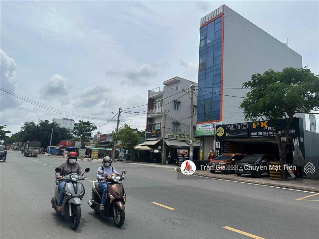 Góc 2 mtkd đường hoàng hữu nam sầm uất, 10x30m=300m2, giá 23 tỷ. đang cho thuê 50 triệu/tháng