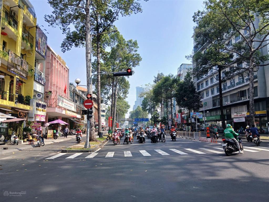 Bán nhà hẻm 137/16 trần đình xu, quận 1, cách trần hưng đạo 70m, 2 mt trước sau. nhà hoàn công