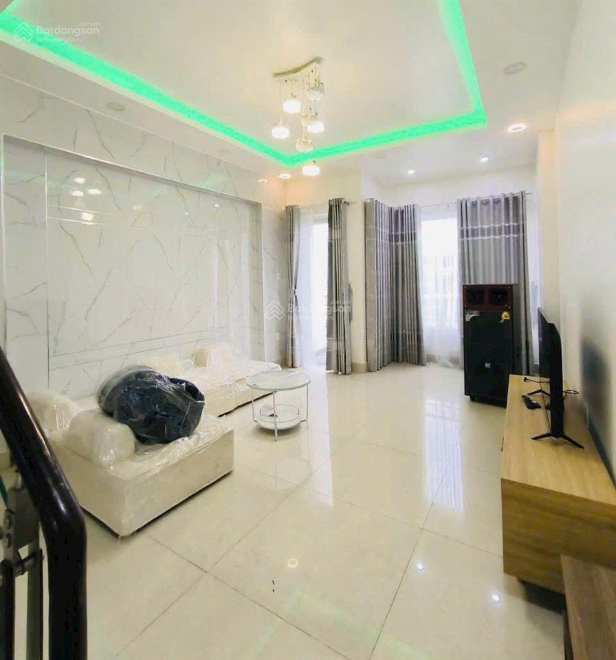 Chính chủ gửi bán nhà quận 2 nhà 4 lầu mặt tiền đường xe tải cách lê văn thịnh 10m. giá tlcc