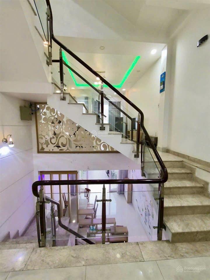 Chính chủ gửi bán nhà quận 2 nhà 4 lầu mặt tiền đường xe tải cách lê văn thịnh 10m. giá tlcc