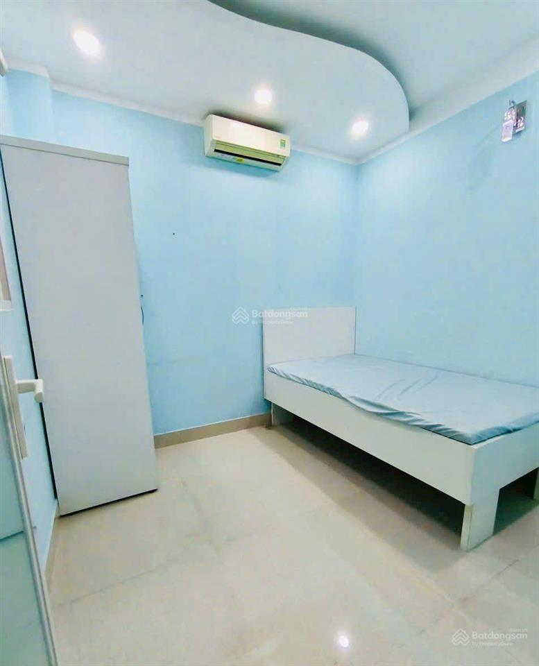 Chính chủ gửi bán nhà quận 2 nhà 4 lầu mặt tiền đường xe tải cách lê văn thịnh 10m. giá tlcc