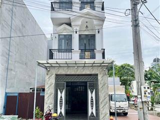 Tôi chính chủ cần bán gấp nhà 1 trệt 2 tầng lầu đường nhựa 8m tại thành phố dĩ an
