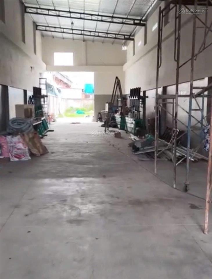 Gia đình tôi cần bán gấp xưởng nhỏ mặt tiền đường nhựa gần chợ dĩ an tphcm mới