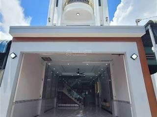 Nhà mặt tiền đông hòa vừa hoàn thiện  1 trệt 2 lầu. thiết kế hiện đại. sân xe hơi, giếng trời
