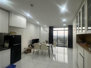 Chính chủ cho thuê căn hộ 2pn, 1wc, dt 60m2 full nội thất cao cấp, view landmark 81 cực đẹp, thoáng