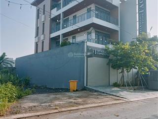 Cho thuê văn phòng, kết hợp nhà ở 10*20m, 1 trệt 2 lầu, lửng cổng khu công nghiệp long hậu