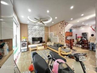 Bán nhà hoàng quốc việt  cầu giấy  lô góc  dân xây thoáng gần phố, ôtô 55m2x5t giá 11 tỷ hơn