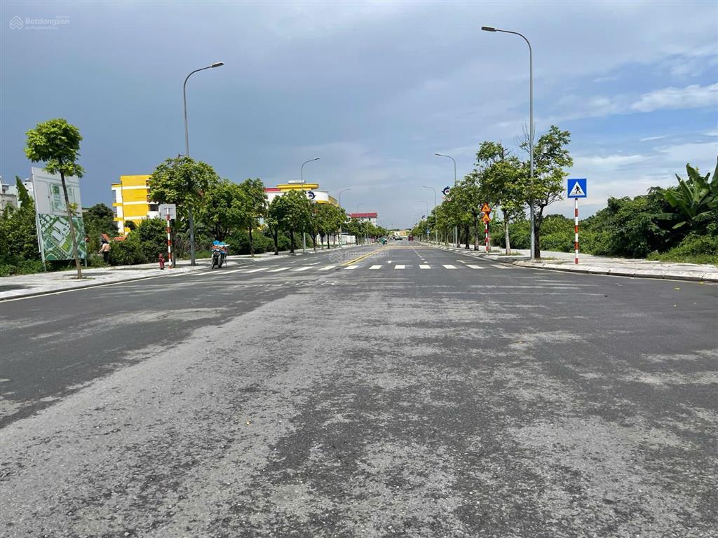 Bán gấp 120m đất đấu giá cự khối mặt đường 25m, view hồ, mặt tiền 6m, nối cổ linh đê bát khối