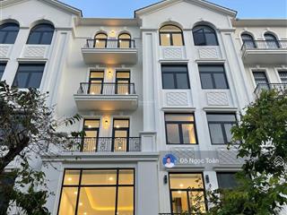 Chỉ 22tr/tháng cho căn nhà phố 84m2 x 5 tầng, có máy lạnh tại vinhomes quận 9