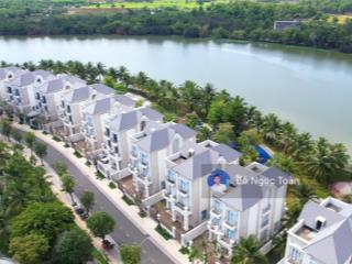 Bán căn biệt thự 200m2 giá đáng đầu tư nhất lúc này tại vinhomes q9  giá chỉ 26 tỷ