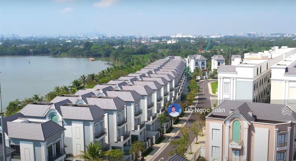 Em toàn  chuyên săn hàng đầu tư nhà phố  biệt thự tại vinhomes grand park q9