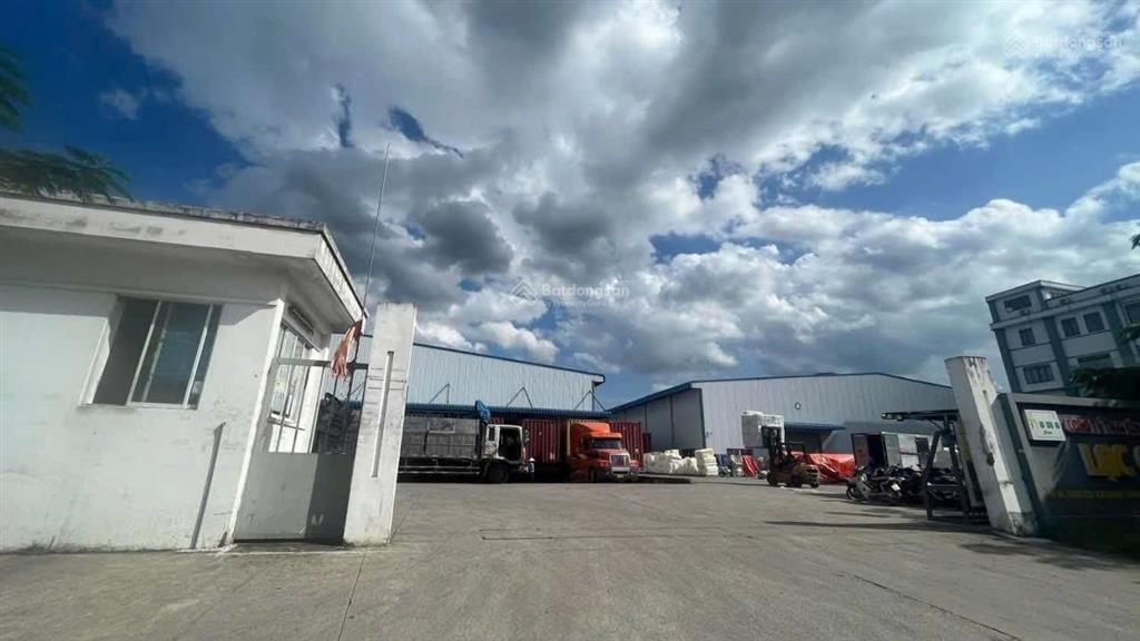 Xưởng trong kcn bình dương 12000m2 vp nhà ở 1600m2. giấy tờ đầy đủ hỗ trợ dnnn đứng tên