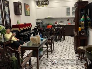 Bân nhà ngõ 82 âu cơ, tây hồ, nhà đẹp 5 tầng ở ngay, dt78m2, mặt tiền 4.7m, gần hồ.  0974 235 ***