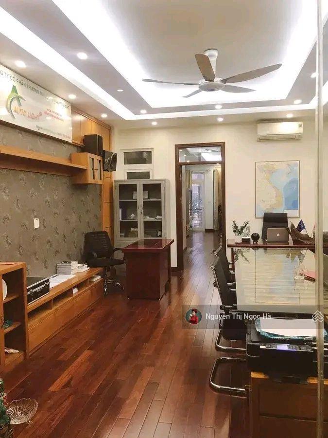 Bán nhà đường hoàng quốc việt giáp kđt stalake, phạm văn đồng, gara, nhà 5 tầng, ngõ thông, 21.6 tỷ