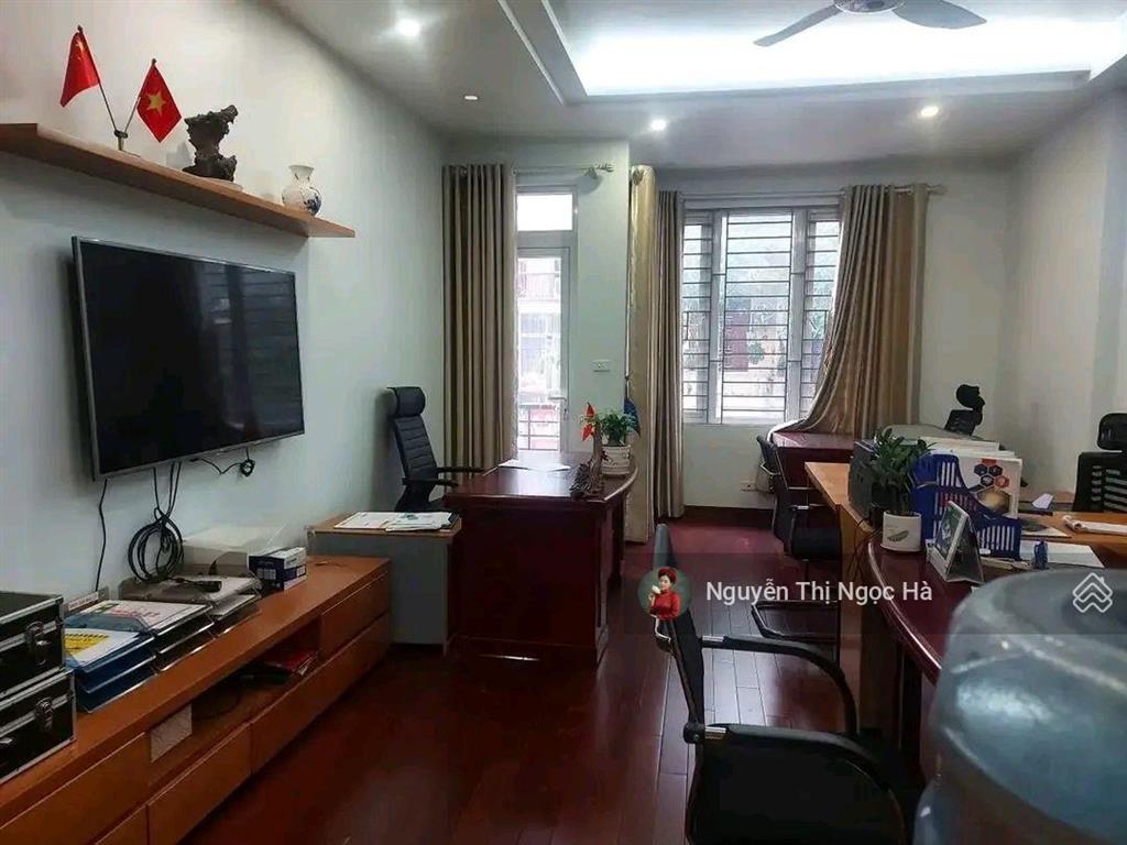 Bán nhà đường hoàng quốc việt giáp kđt stalake, phạm văn đồng, gara, nhà 5 tầng, ngõ thông, 21.6 tỷ