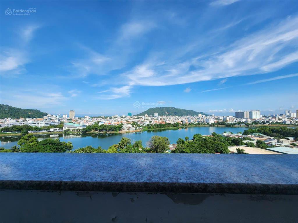 Chung cư osc land, cho thuê căn góc 1 phòng ngủ, view biển trực diện bãi sau. giá 5.5 trđ