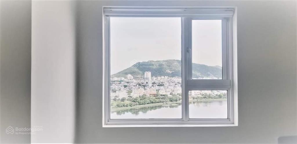 Chung cư osc land, bán căn hộ loại 1 phòng ngủ, view biển. giá 1.8 tỷ.  0938 712 ***