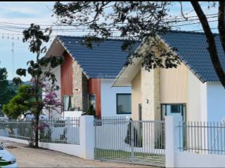 Vila sân vườn rộng 385m2 ven đà lạt nhà đẹp đã sẵn, view thông bao phê