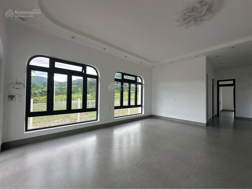 Căn villa nghỉ dưỡng tựa lưng đồi  view đồi thông săn mây ven đà lạt giá rẻ  0385 057 ***