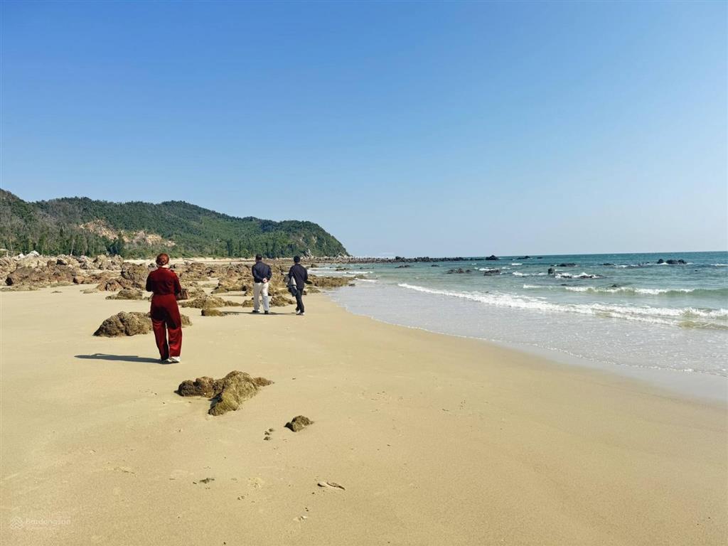 Bán resort 2 tầng + nhà dân đất vàng biển minh châu, quan lạn  3600m2, 2 thửa, rộng 60m, 144 tỷ