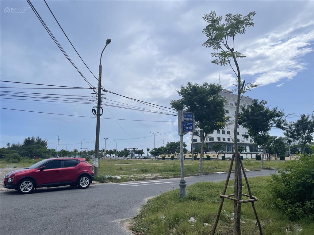 Bán lô góc hai mặt tiền lý văn phức và phan đình thông 212m ngang 11,5m đối diện với bãi tắm