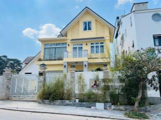 Bán biệt thự khu gofl valley thành phố đà lạt, giáp khu haus